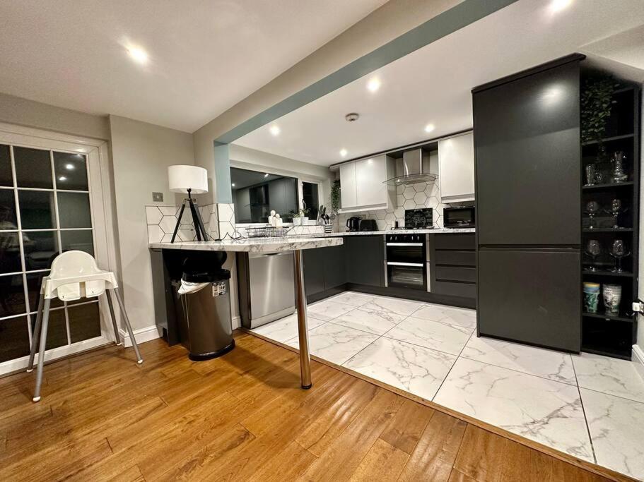 Stunning 5 Bed House In Chapel Allerton, Sleeps 9 リーズ エクステリア 写真